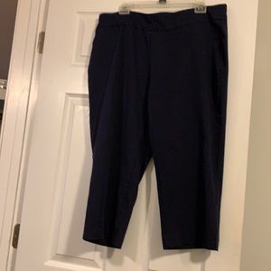 Croft and Barrow navy pull on capris